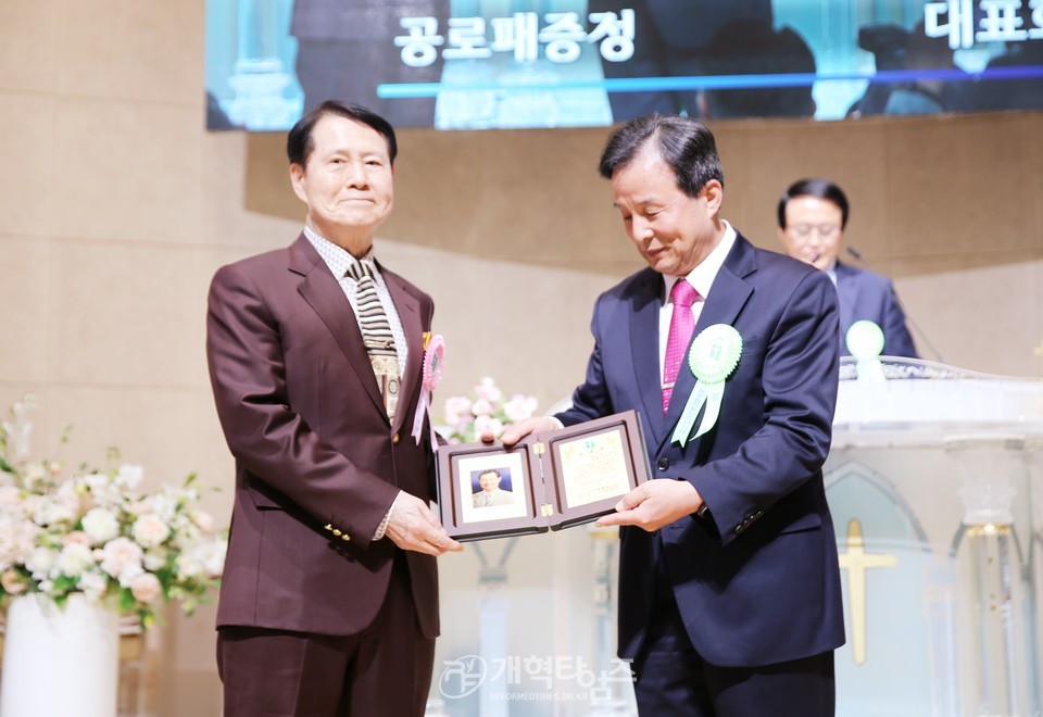 중부협의회,「창립30주년 기념감사예배 및 신임노회장 축하식」모습