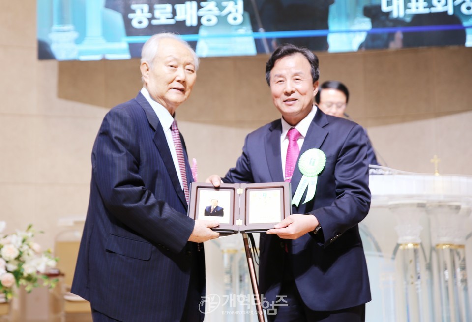 중부협의회,「창립30주년 기념감사예배 및 신임노회장 축하식」모습