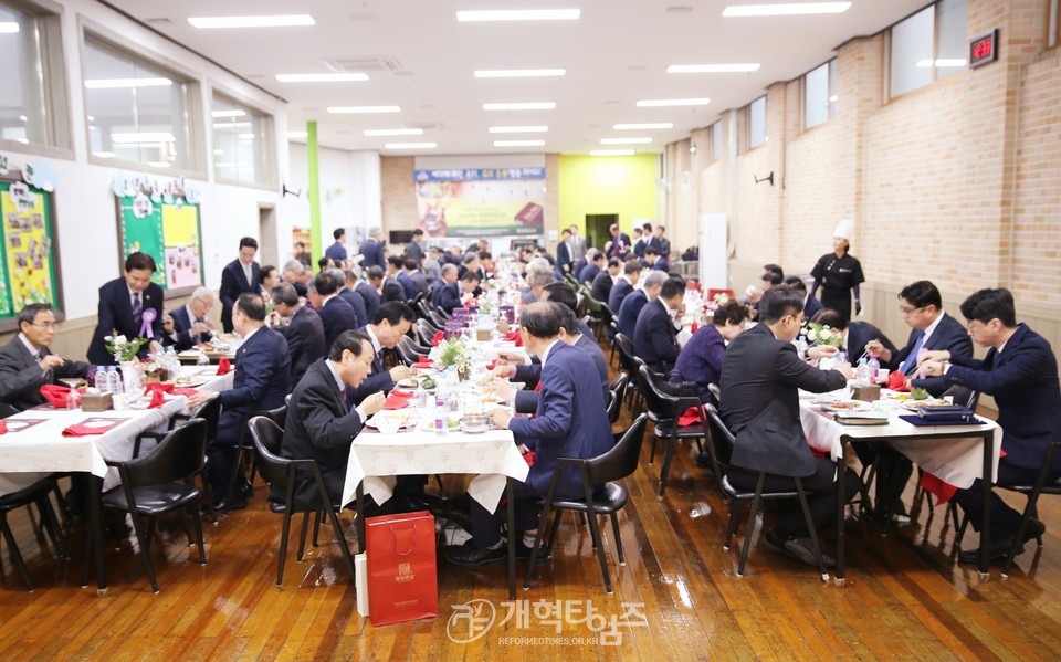 중부협의회,「창립30주년 기념감사예배 및 신임노회장 축하식」모습