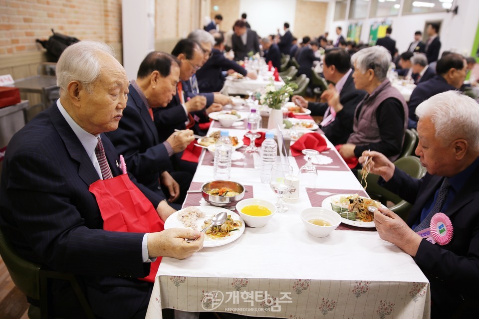 중부협의회,「창립30주년 기념감사예배 및 신임노회장 축하식」모습