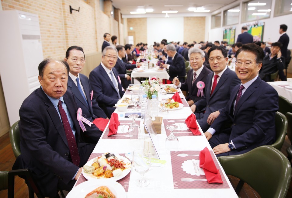 중부협의회,「창립30주년 기념감사예배 및 신임노회장 축하식」모습