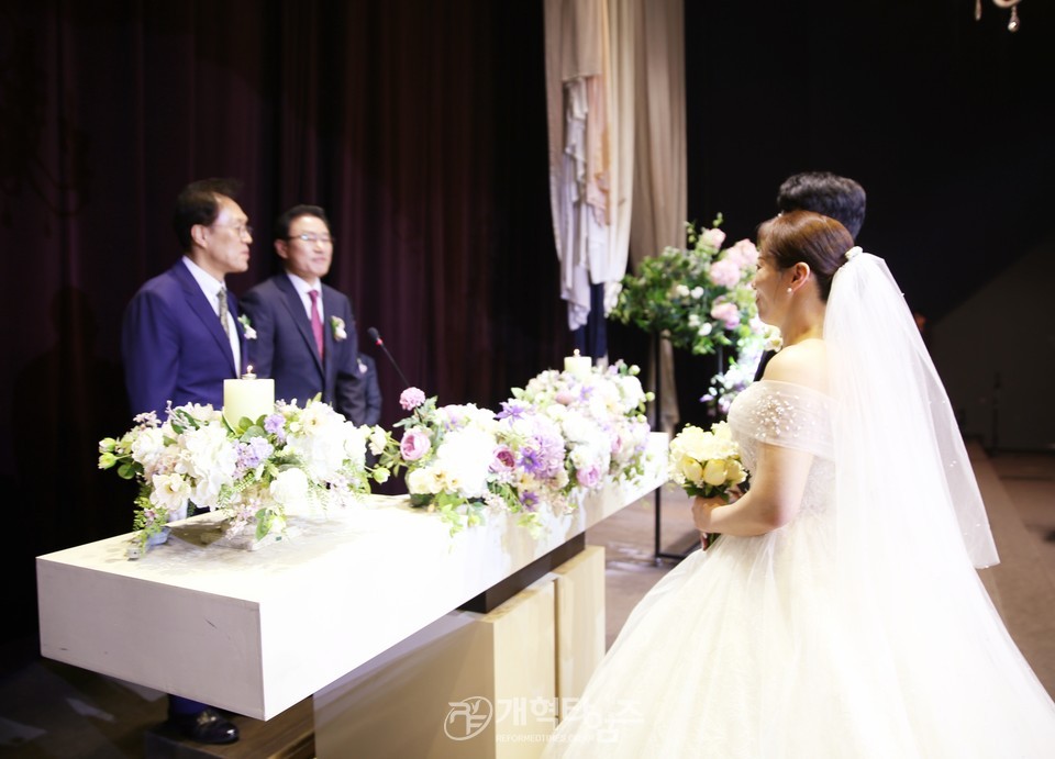 서성로교회 김장교 목사, 장녀 결혼예식 모습