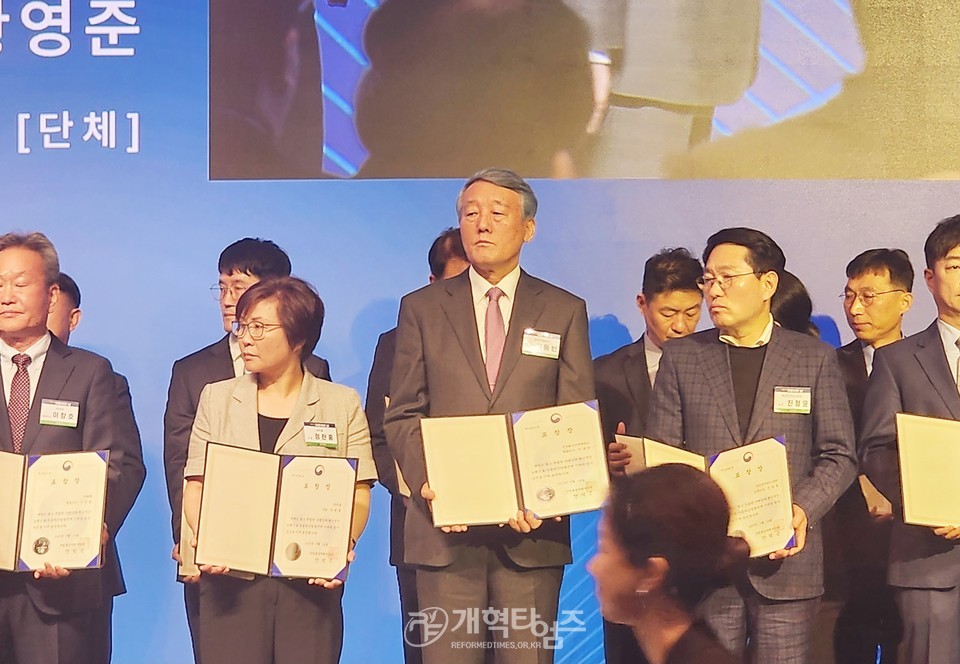 지동빈 장로, 제22회 자동차의 날 행사 시상 모습
