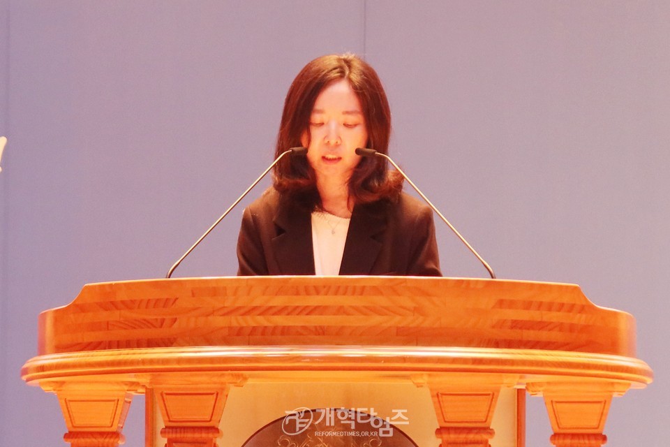 총신대신대원 총동창회장 송영식 목사, 총신대「기숙사 건축기금」전달식 모습