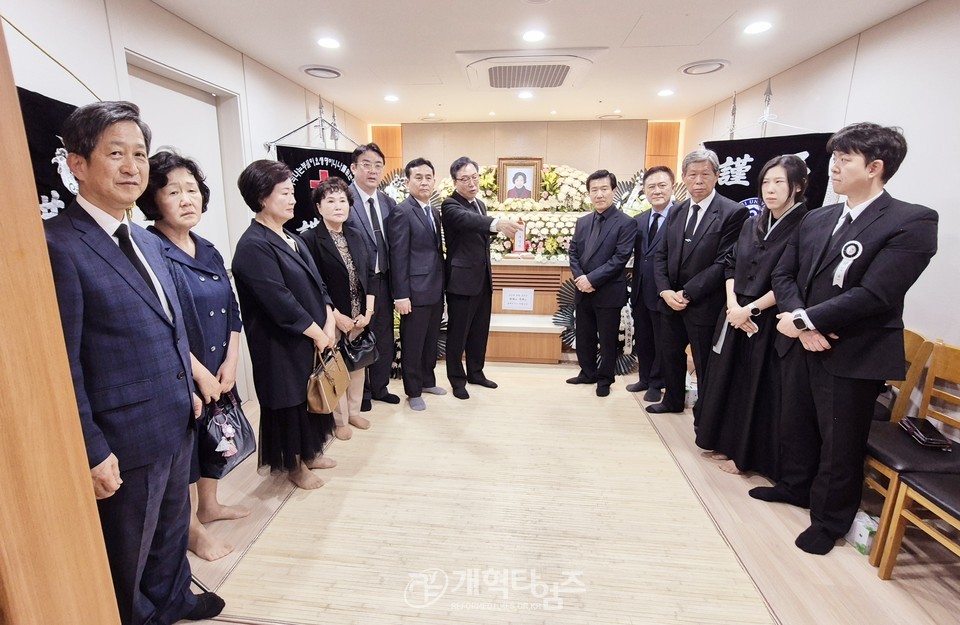 전국호남협 직전 회장 이은철 목사 사모상 모습