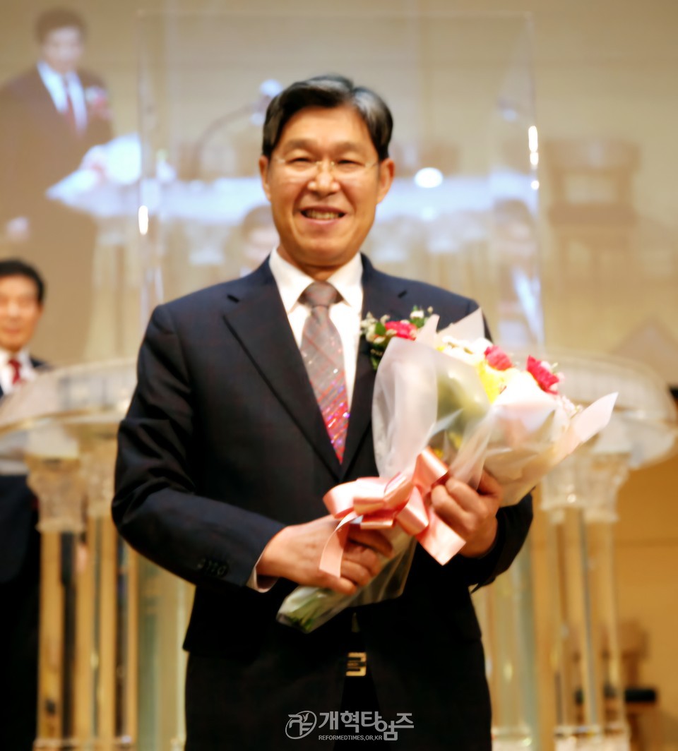 한기승 목사 원로목사 추대 및 제20대 위임목사 취임 감사예배 모습
