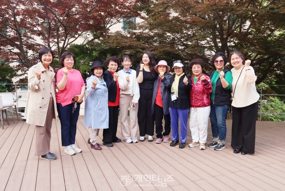 총신대 신대원 총여동문회, 총신대 신대원 여원우회 격려 방문 모습