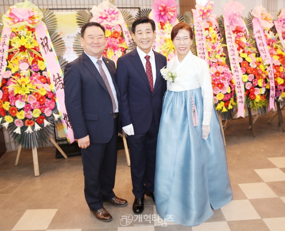 총신대신대원 총동창회장ㆍ중부협 차기회장 김종원목사, 외아들 결혼예식 모습
