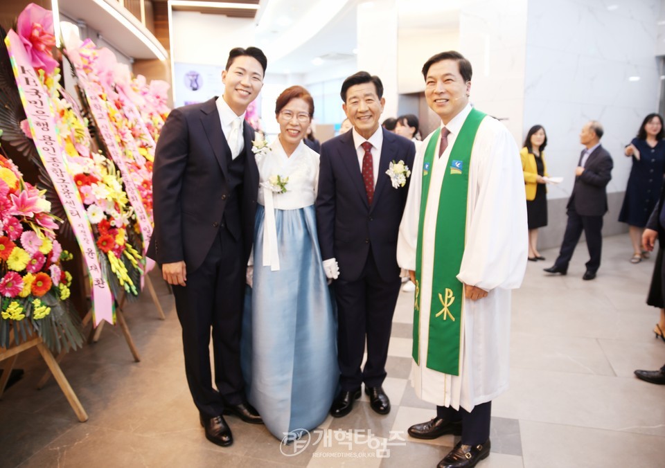 총신대신대원 총동창회장ㆍ중부협 차기회장 김종원목사, 외아들 결혼예식 모습