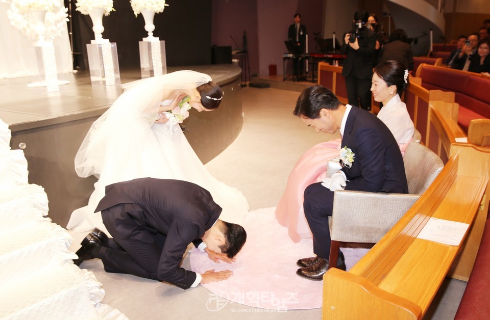 총신대신대원 총동창회장ㆍ중부협 차기회장 김종원목사, 외아들 결혼예식 모습