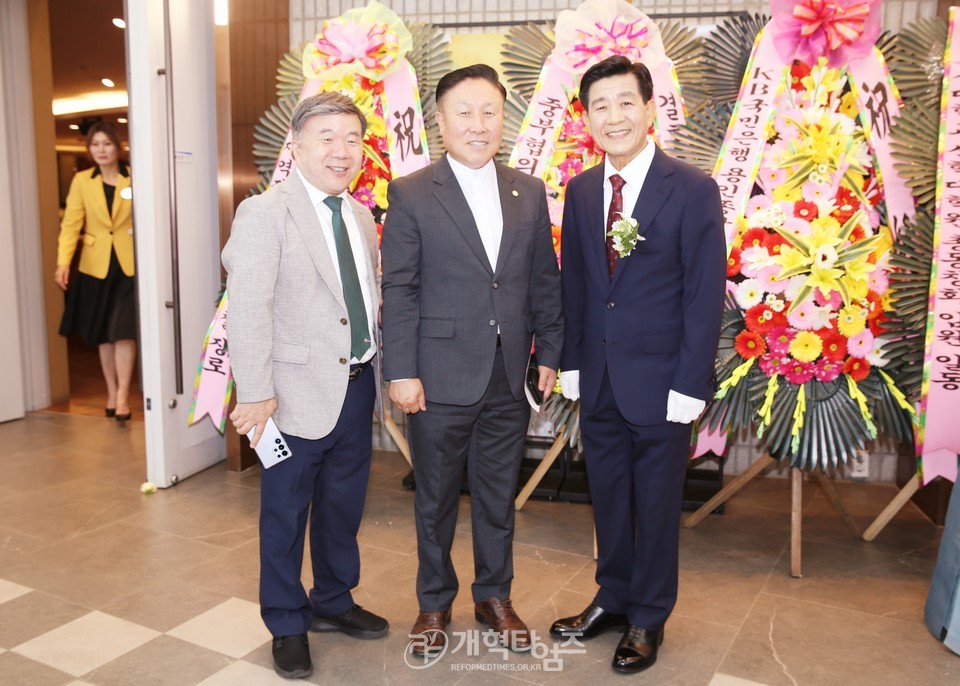 총신대신대원 총동창회장ㆍ중부협 차기회장 김종원목사, 외아들 결혼예식 모습