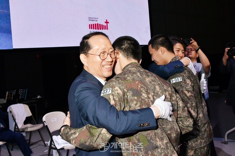 전국남전도회, 육군 훈련소 훈련병 진중세례식 모습