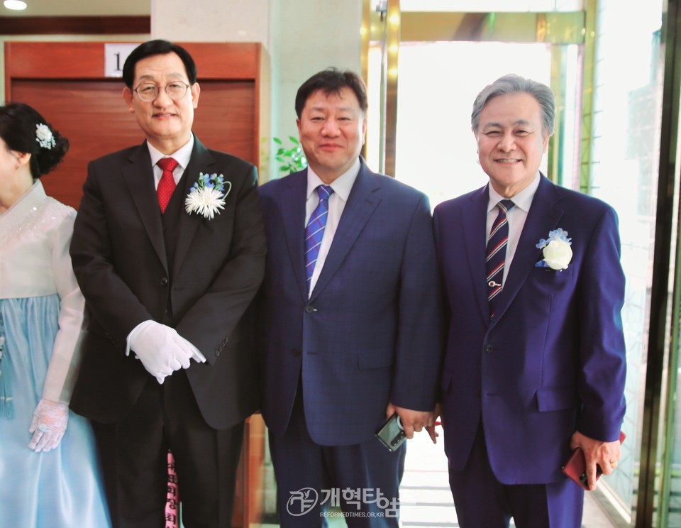 영광대교회 김용대 목사 아들 주성군 결혼예식 모습