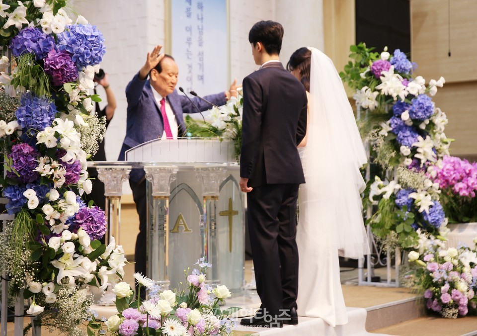 영광대교회 김용대 목사 아들 주성군 결혼예식 모습
