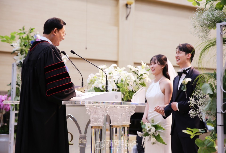 영광대교회 김용대 목사 아들 주성군 결혼예식 모습