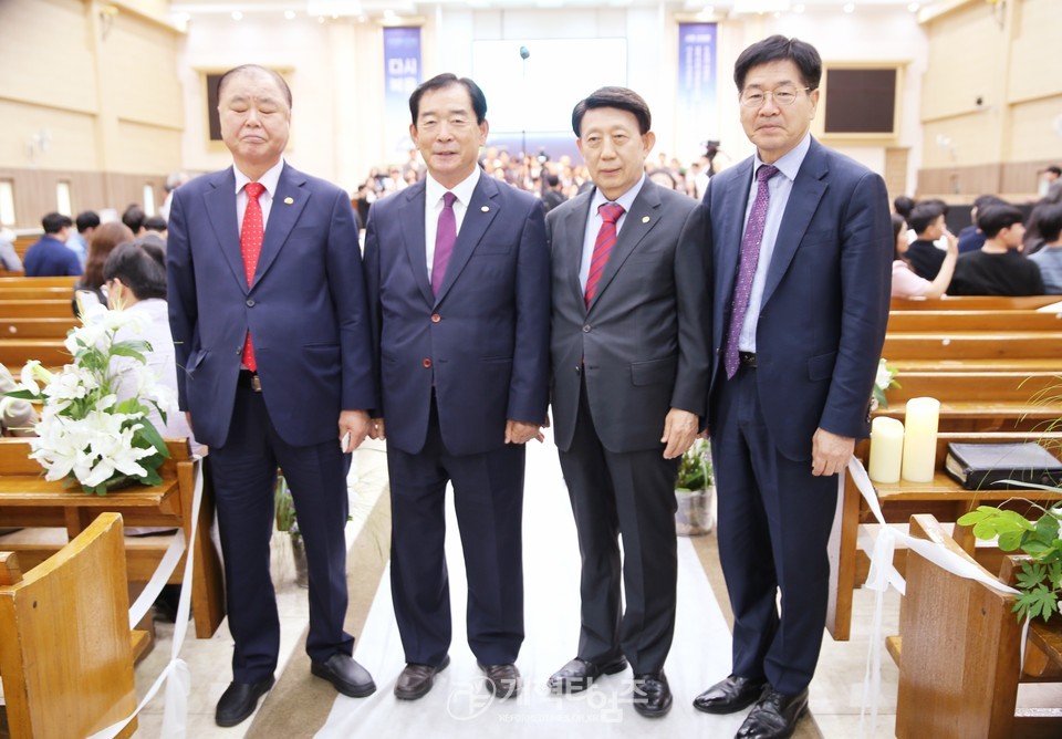 영광대교회 김용대 목사 아들 주성군 결혼예식 모습