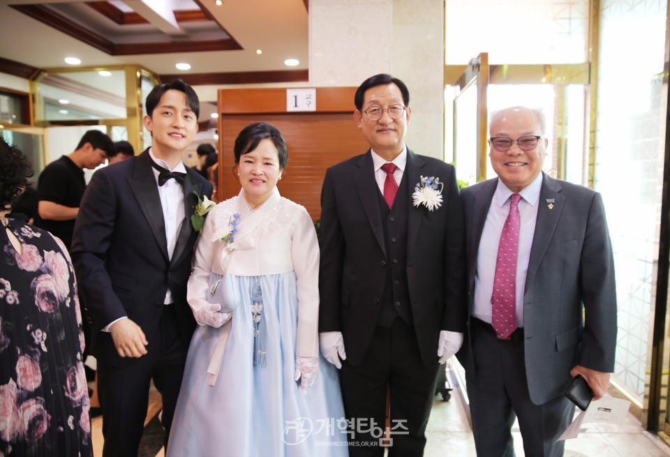 영광대교회 김용대 목사 아들 주성군 결혼예식 모습