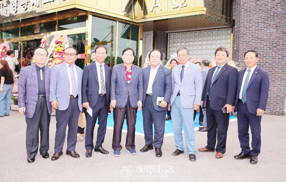 영광대교회 김용대 목사 아들 주성군 결혼예식 모습