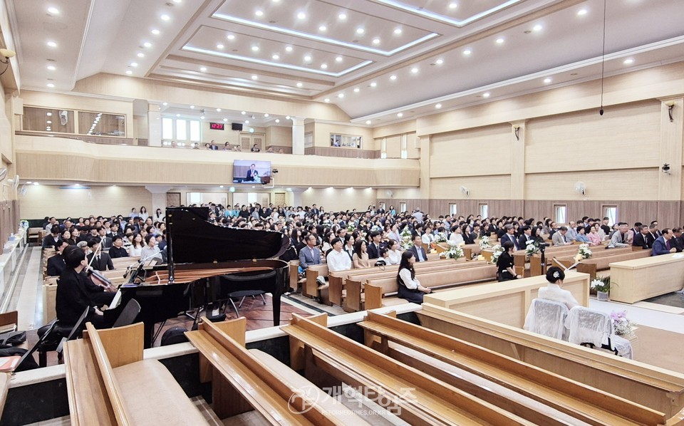 영광대교회 김용대 목사 아들 주성군 결혼예식 모습