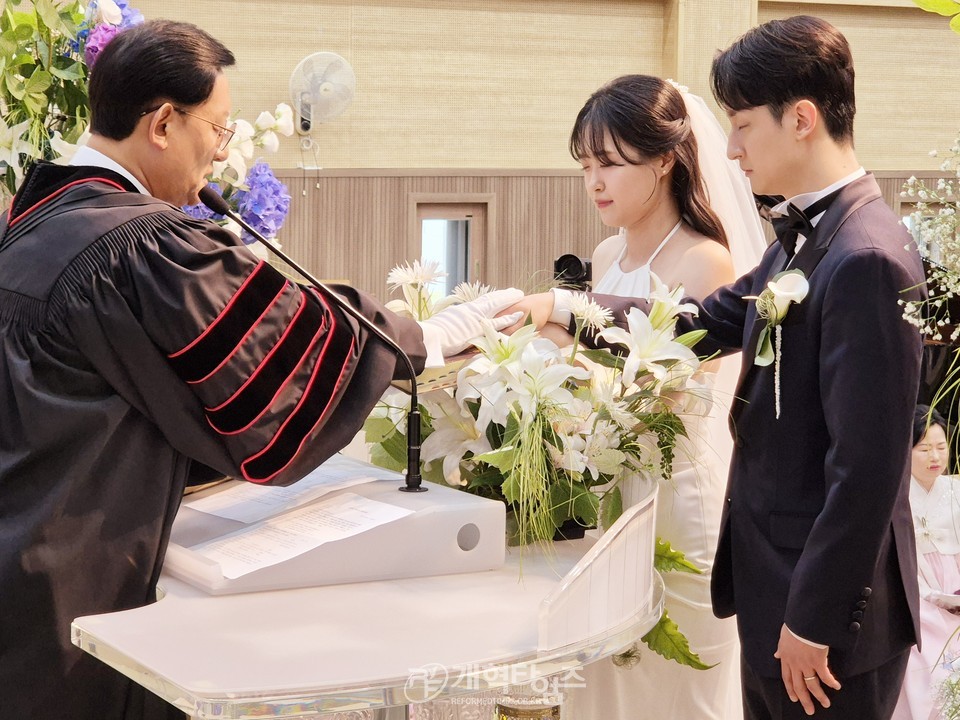 영광대교회 김용대 목사 아들 주성군 결혼예식 모습