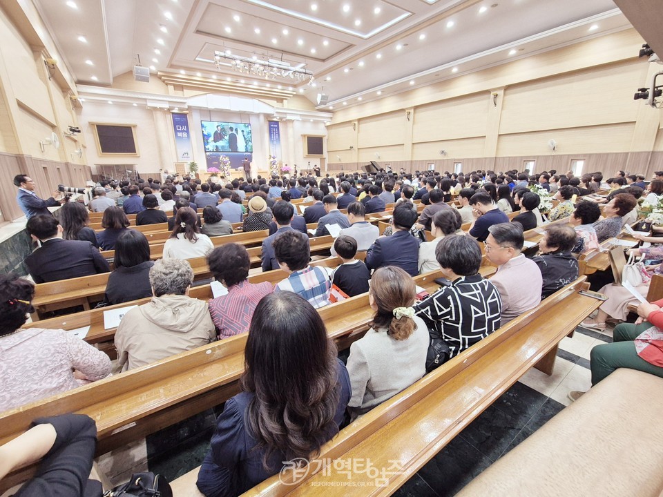 영광대교회 김용대 목사 아들 주성군 결혼예식 모습