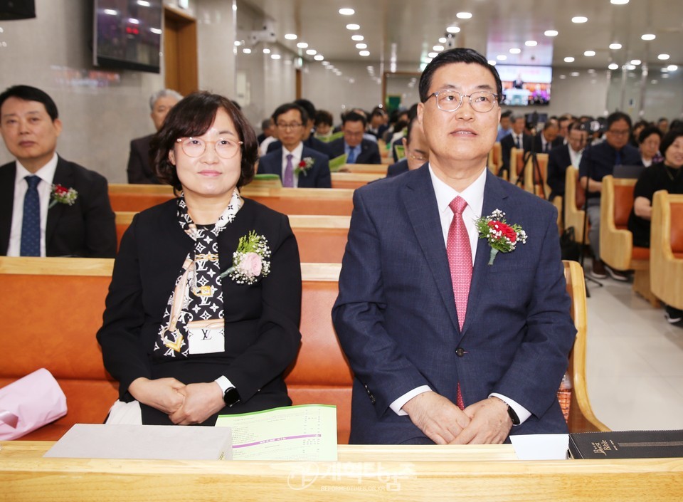 새동도교회, 담임 목사ㆍ장로 은퇴 및 위임 감사 예배 모습