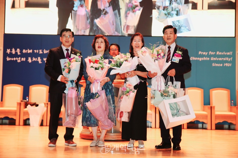 총신대신대원 총동창회 회장/후원이사장 이ㆍ취임감사예배 모습