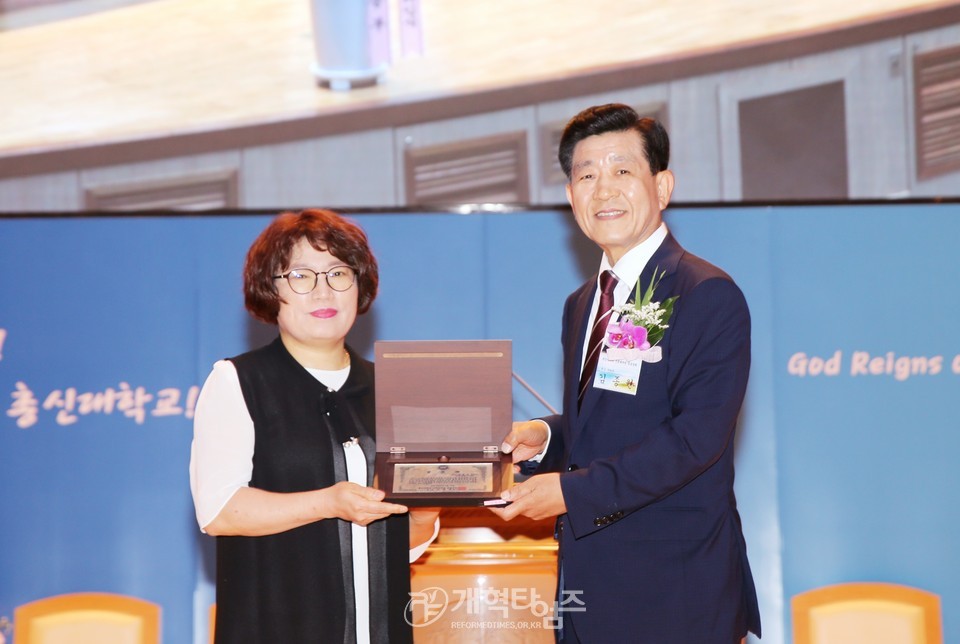 총신대신대원 총동창회 회장/후원이사장 이ㆍ취임감사예배 모습