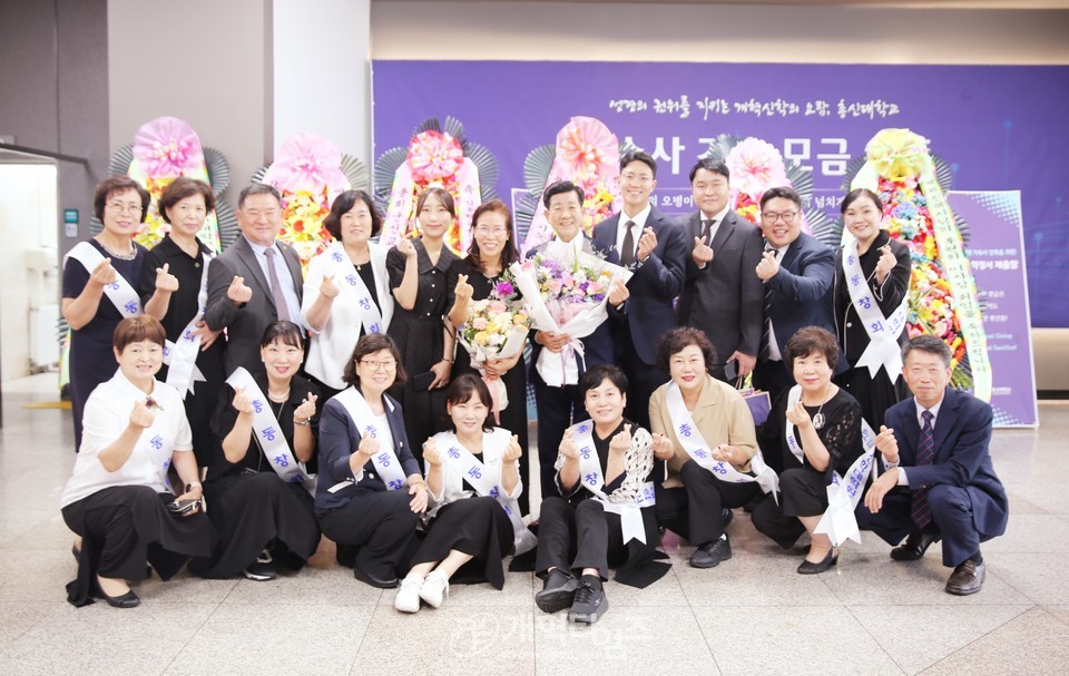 총신대신대원 총동창회 회장/후원이사장 이ㆍ취임감사예배 모습