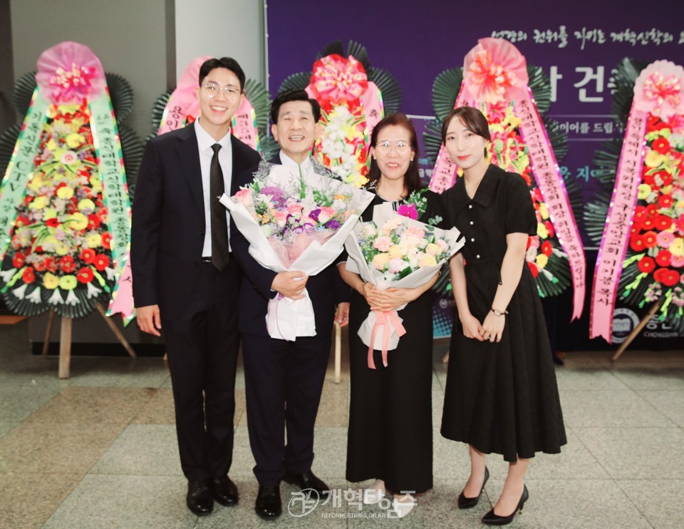총신대신대원 총동창회 회장/후원이사장 이ㆍ취임감사예배 모습