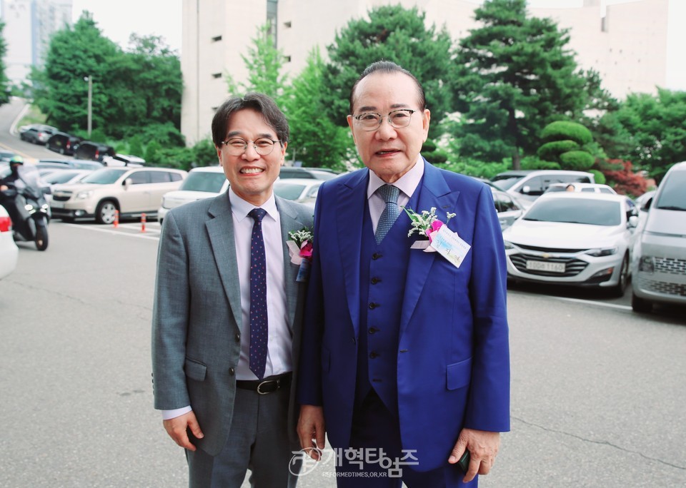 총신대신대원 총동창회 회장/후원이사장 이ㆍ취임감사예배 모습