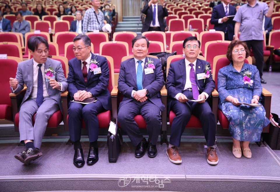총신대신대원 총동창회 회장/후원이사장 이ㆍ취임감사예배 모습