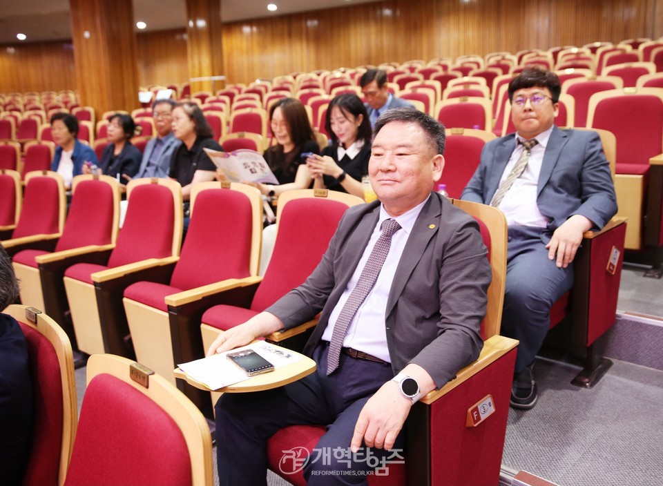 총신대신대원 총동창회 회장/후원이사장 이ㆍ취임감사예배 모습