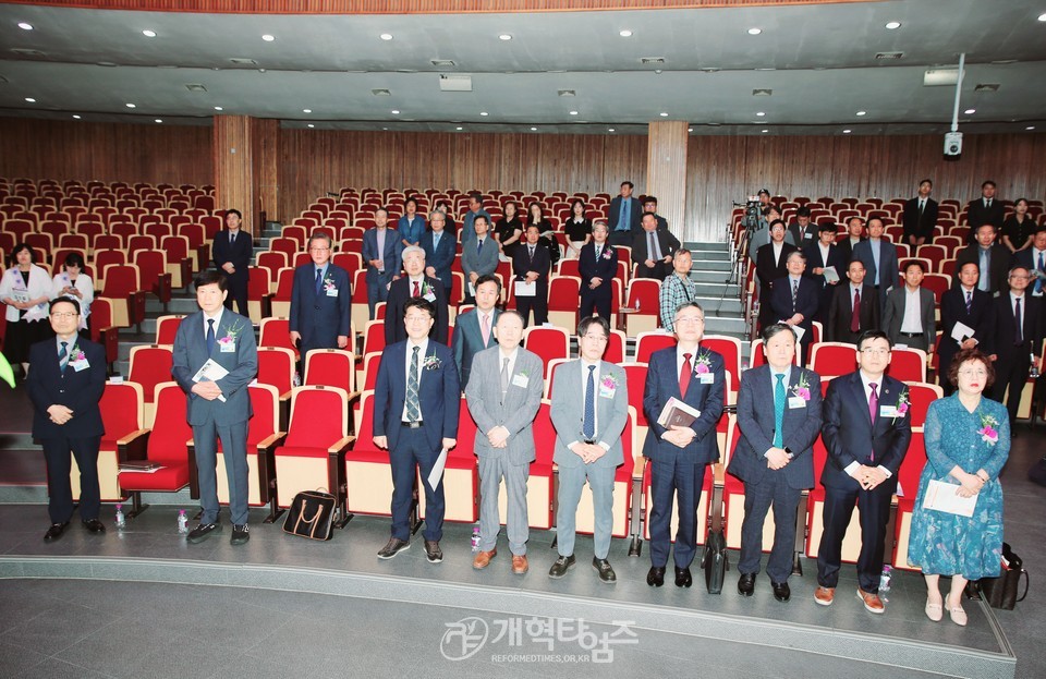 총신대신대원 총동창회 회장/후원이사장 이ㆍ취임감사예배 모습
