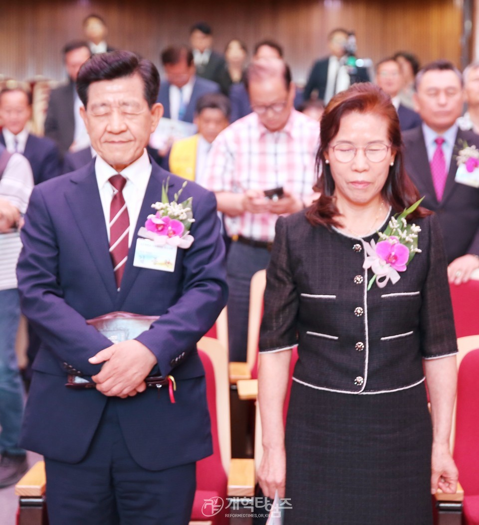 총신대신대원 총동창회 회장/후원이사장 이ㆍ취임감사예배 모습