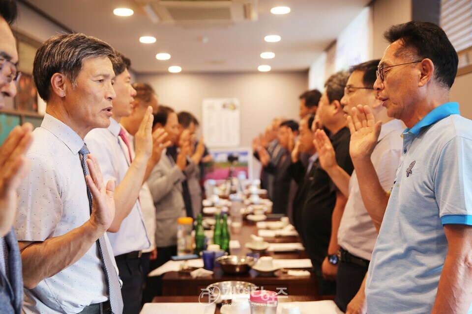 조형국 장로, 전국남전도회 호남지역 증경회장 및 임원연회의 전국 회장 후보 추대 모습