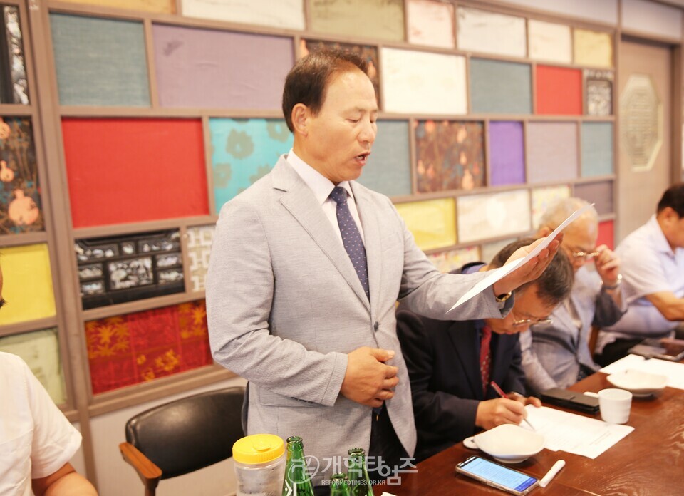 조형국 장로, 전국남전도회 호남지역 증경회장 및 임원연회의 전국 회장 후보 추대 모습
