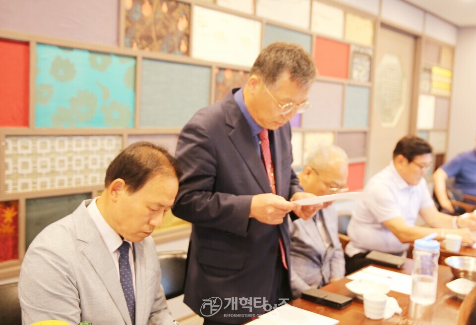 조형국 장로, 전국남전도회 호남지역 증경회장 및 임원연회의 전국 회장 후보 추대 모습