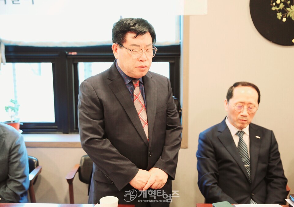 조형국 장로, 전국남전도회 호남지역 증경회장 및 임원연회의 전국 회장 후보 추대 모습