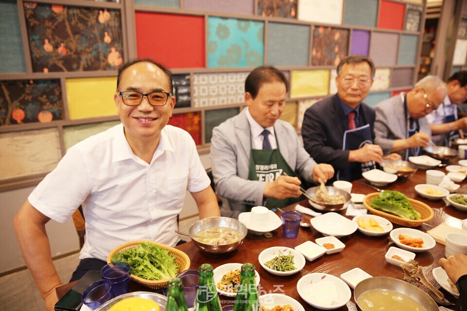 조형국 장로, 전국남전도회 호남지역 증경회장 및 임원연회의 전국 회장 후보 추대 모습
