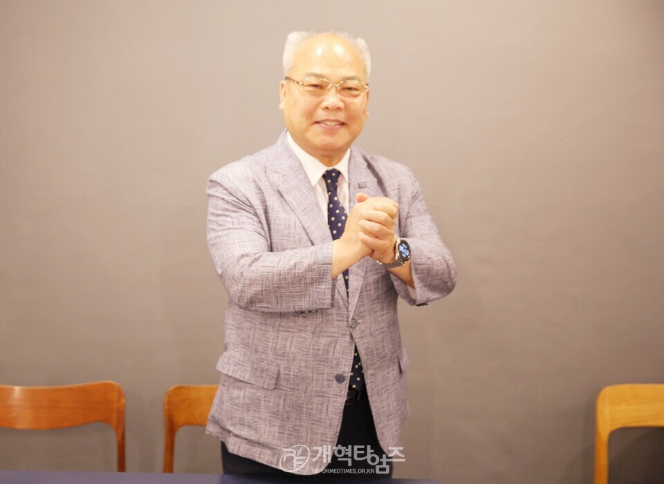 조형국 장로, 전국남전도회 호남지역 증경회장 및 임원연회의 전국 회장 후보 추대 모습