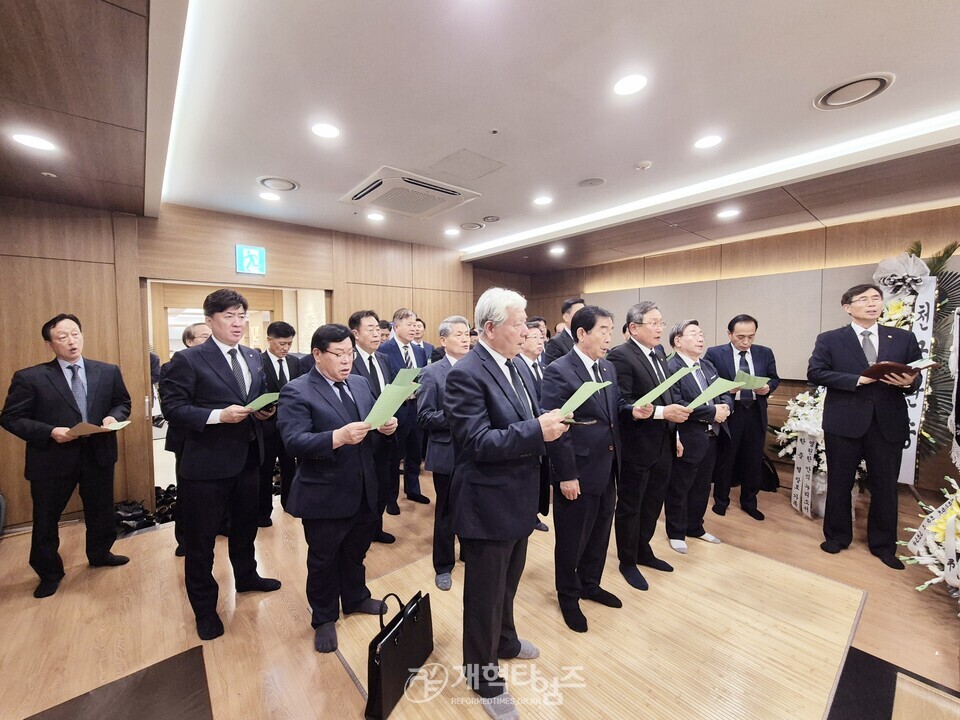전국장로회, 故 윤근창 장로 유가족 위로예배 모습