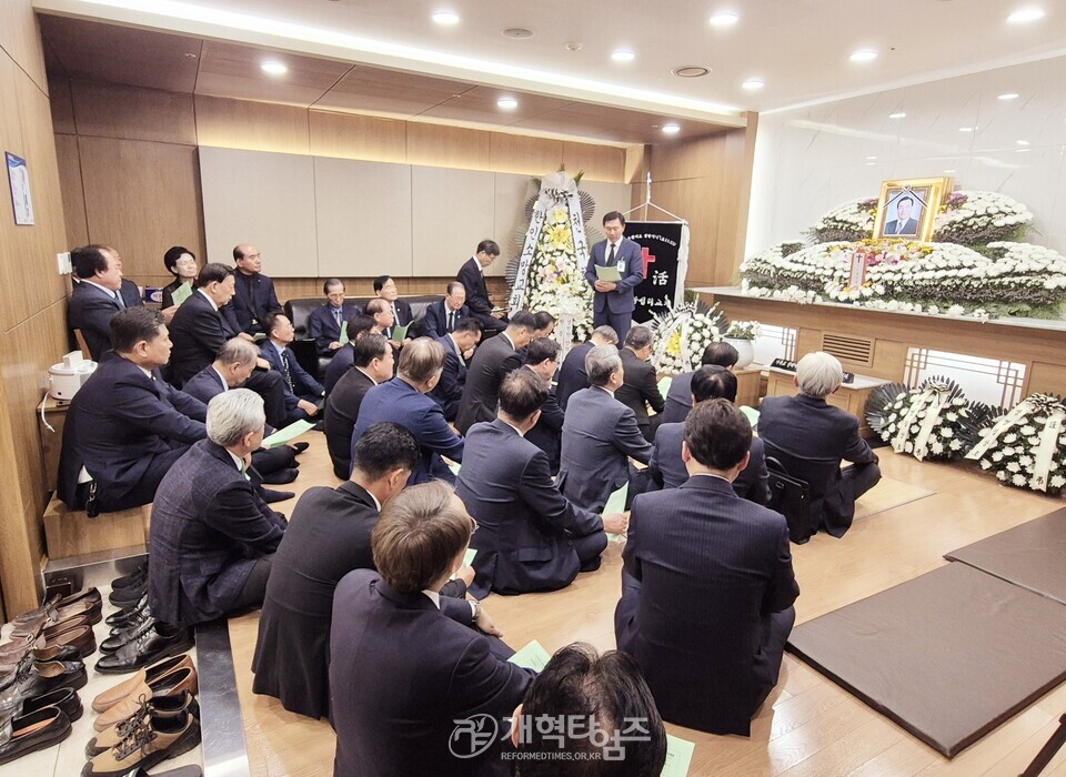 전국장로회, 故 윤근창 장로 유가족 위로예배 모습