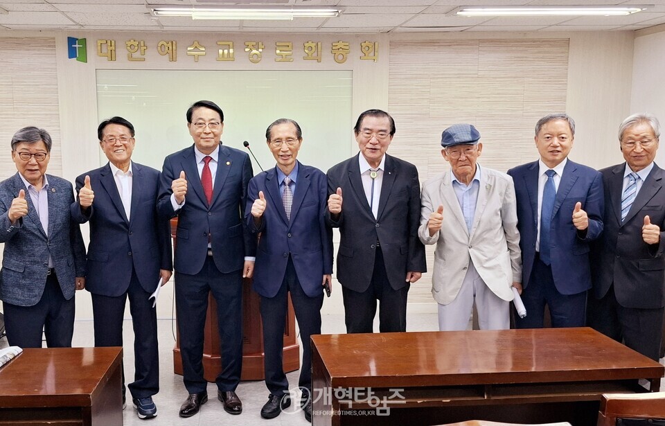 전국주교, 수석부회장 후보 등록 모습