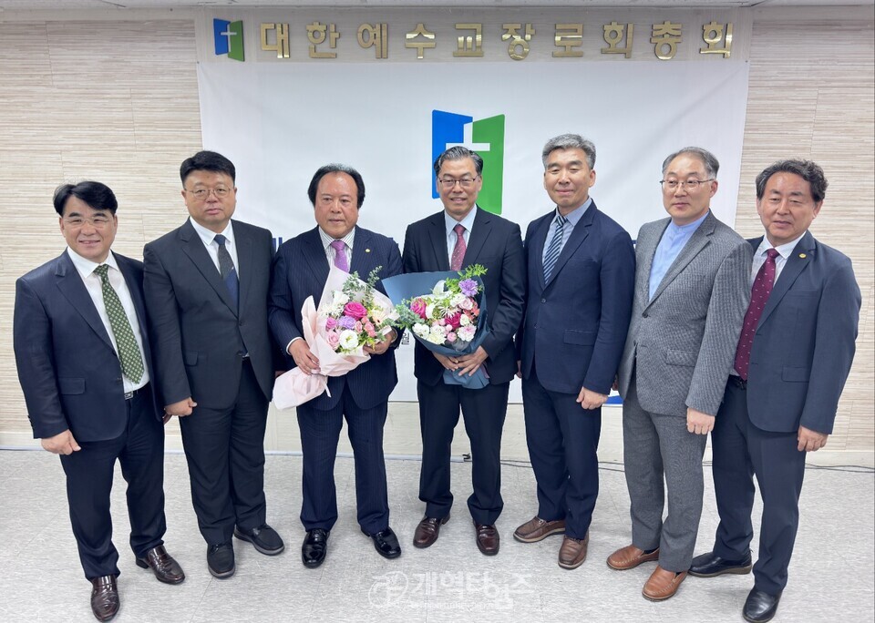홍석환 장로, 제110회 장로 부총회장 예비 후보 등록 모습