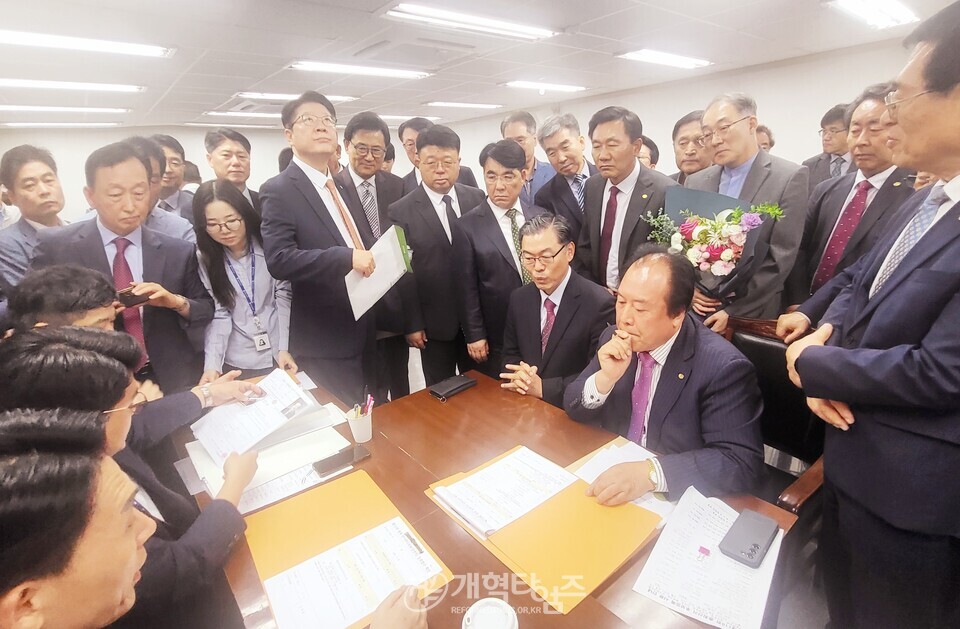 홍석환 장로, 제110회 장로 부총회장 예비 후보 등록 모습
