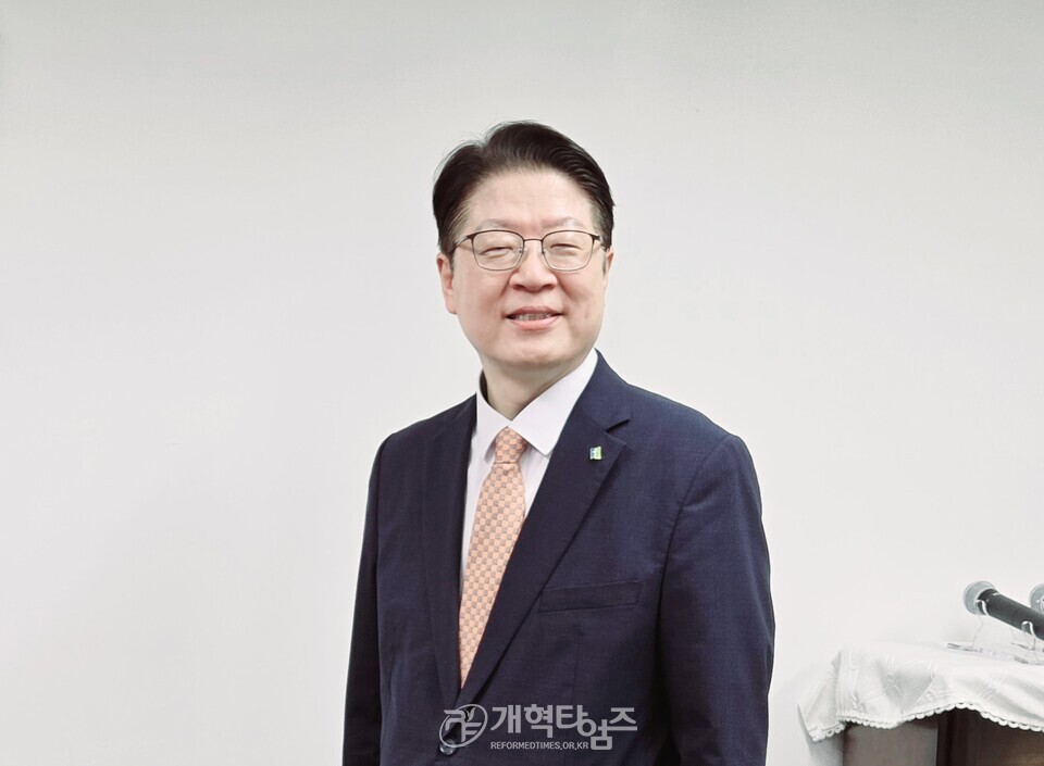 유병희 목사, 제110회 총회 부서기 예비 후보 등록 모습