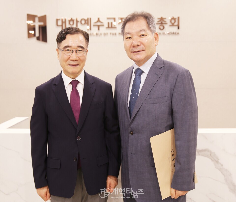 김재철 목사, 제110회 총회 정치부장 후보 등록 모습