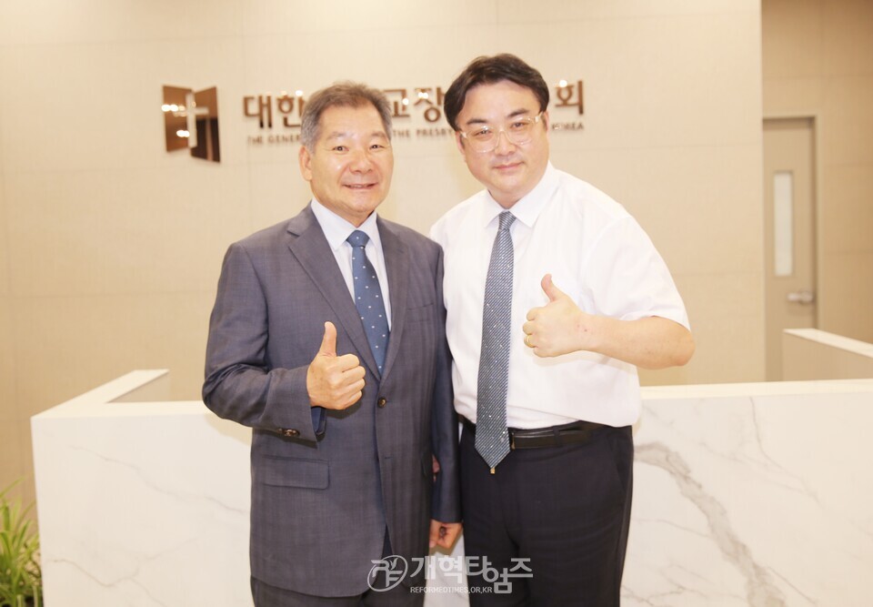 김재철 목사, 제110회 총회 정치부장 후보 등록 모습