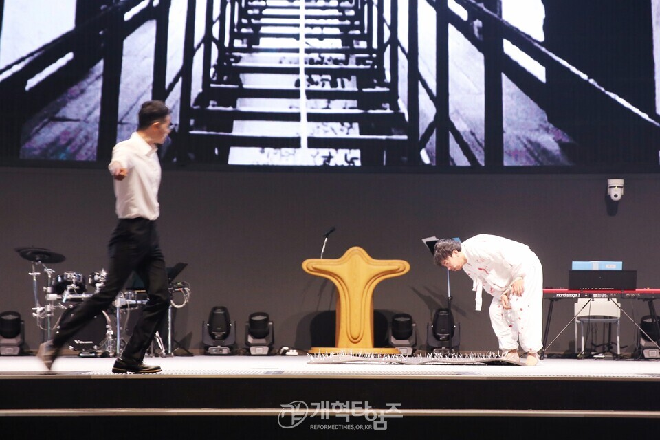 총회군선교회, 육군훈련소 훈련병 진중세례식 및 순교자의 영광 공연 모습